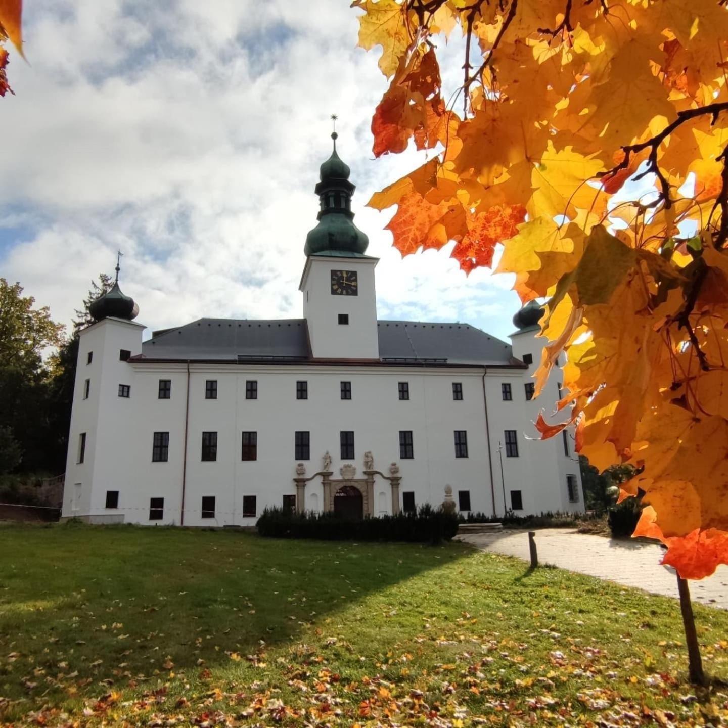 Zamek Trest Hotel Exterior photo